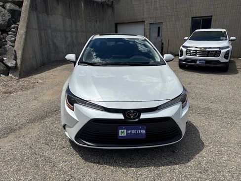 Used 2023 Toyota Corolla LE w/ LE Premium Package FWD image 9