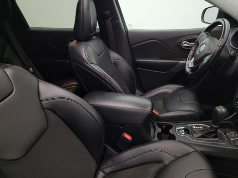 Used 2019 Jeep Cherokee Latitude Plus image 21