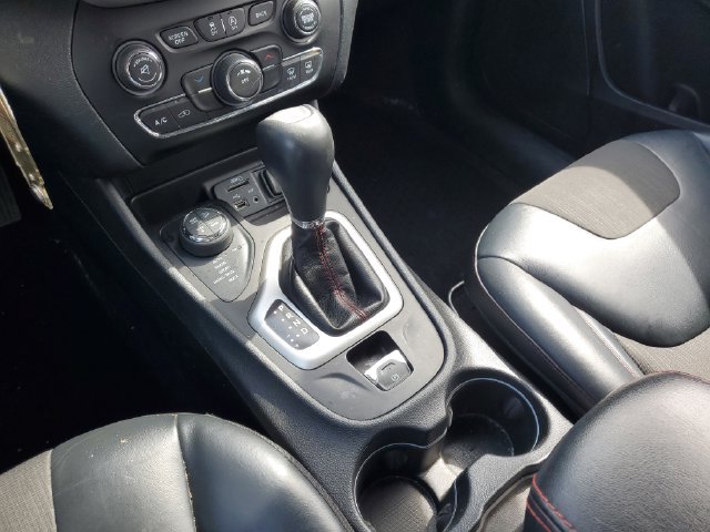 Used 2016 Jeep Cherokee Trailhawk w/ Cold Weather Group AWD/4WD image 27