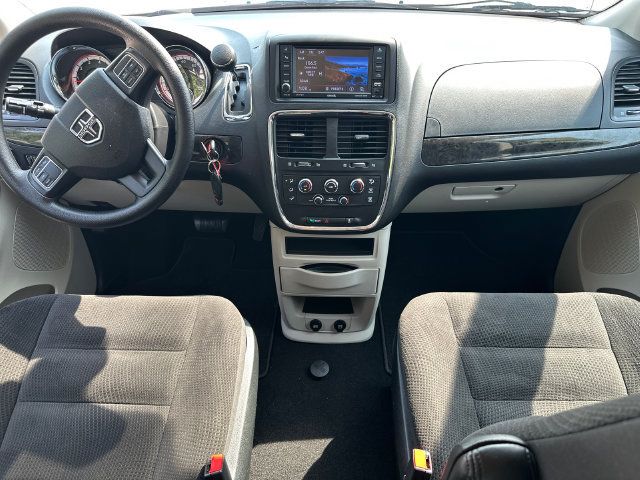 Used 2018 Dodge Grand Caravan SE w/ UConnect Hands-Free Group FWD image 21