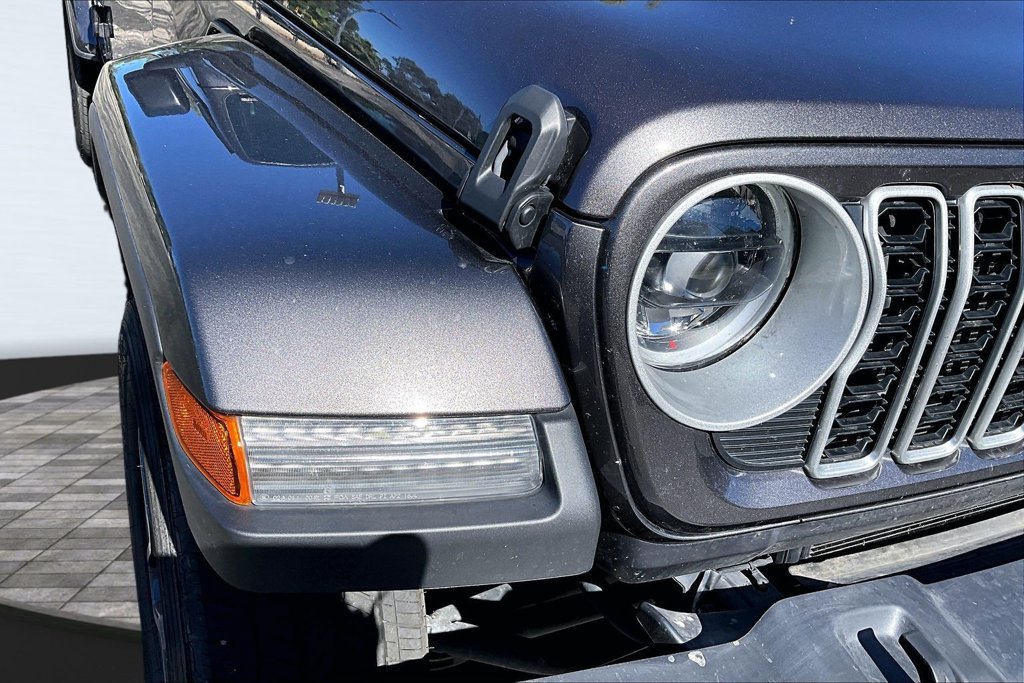 Used 2026 Jeep Wrangler Unlimited Sahara AWD/4WD image 27