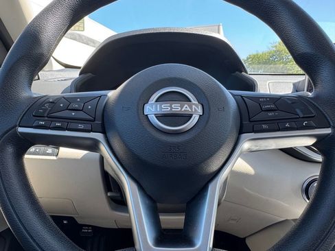 Used 2025 Nissan Altima 2.5 SV FWD image 15