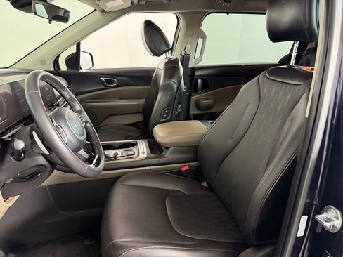 Used 2025 Kia Carnival EX FWD image 23