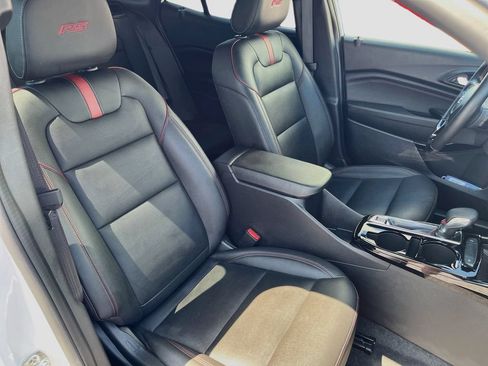 Used 2026 Chevrolet Trax RS w/ Sunroof Package FWD image 30