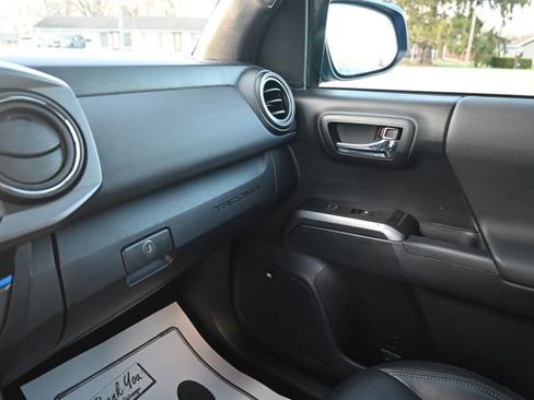 Used 2020 Toyota Tacoma TRD Sport w/ TRD Premium Sport Package image 27