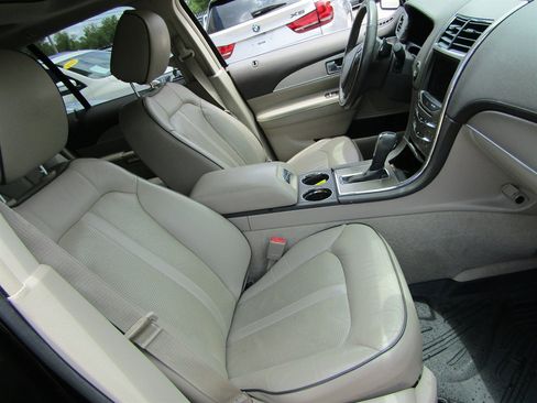 Used 2013 Lincoln MKX FWD image 5