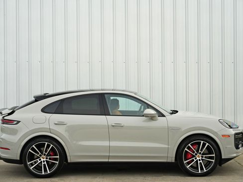 Used 2024 Porsche Cayenne Turbo image 69