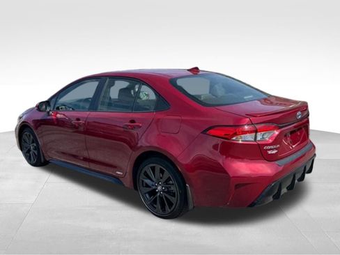 Certified 2025 Toyota Corolla SE w/ SE Premium Package AWD/4WD image 5