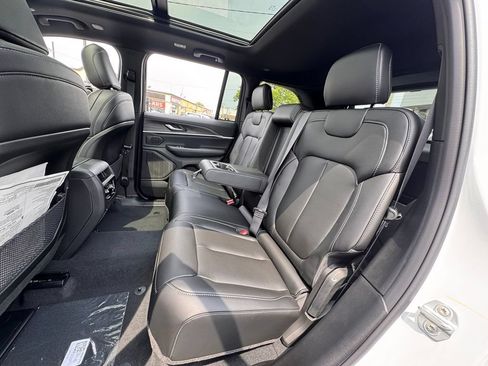 New 2026 Jeep Grand Cherokee Limited w/ Limited Altitude Package AWD/4WD image 15