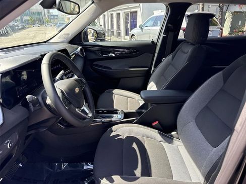 Used 2025 Chevrolet TrailBlazer LT w/ Convenience Package FWD image 16