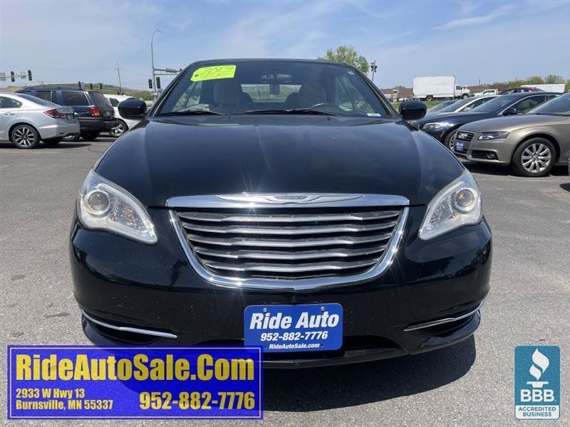 Used 2013 Chrysler 200 Touring FWD image 2