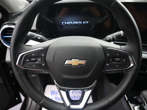 Used 2025 Chevrolet Trax LT w/ LT Convenience Package FWD image 11