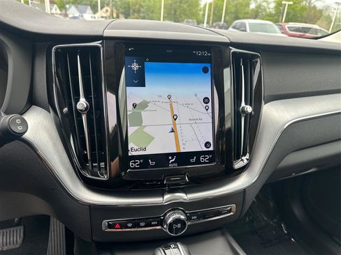 Used 2018 Volvo XC60 T5 Momentum w/ Convenience Package AWD/4WD image 29