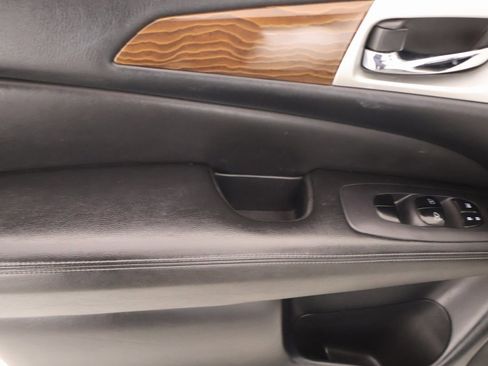 Used 2019 Nissan Pathfinder Platinum image 19