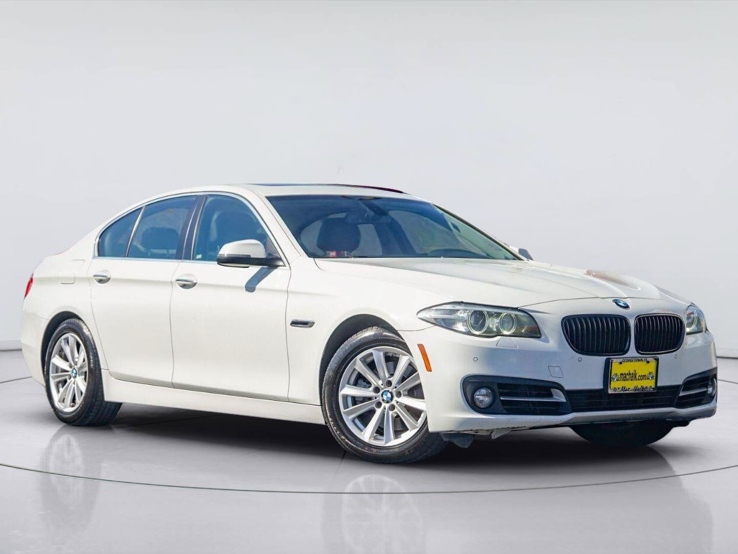 Used 2016 BMW 528i Sedan RWD image 1