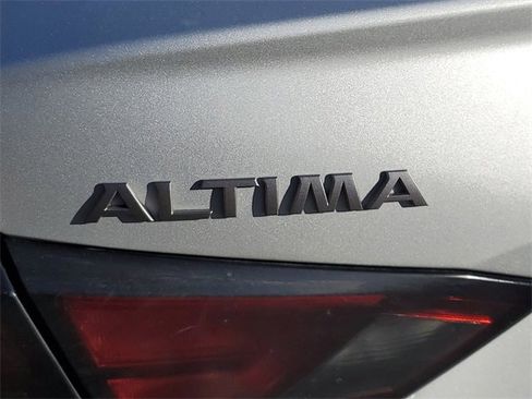Used 2024 Nissan Altima 2.5 S image 9