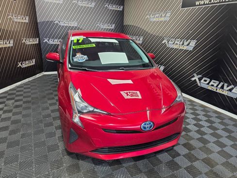 Used 2017 Toyota Prius Three FWD image 6