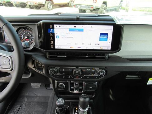 New 2025 Jeep Gladiator Sport image 20