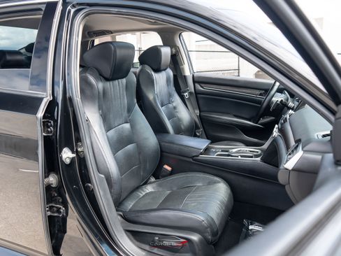 Used 2018 Honda Accord Touring image 17