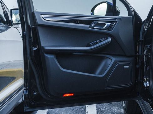 Used 2020 Porsche Macan image 37