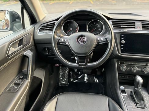 Used 2018 Volkswagen Tiguan SE FWD image 31