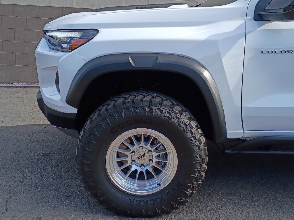 Used 2026 Chevrolet Colorado ZR2 w/ Technology Package AWD/4WD image 9