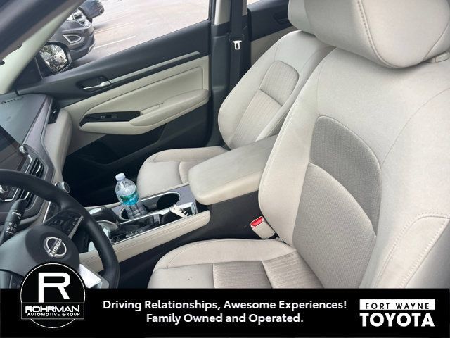 Used 2023 Nissan Altima 2.5 SV FWD image 6