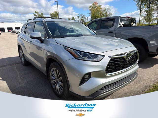 Used 2023 Toyota Highlander Platinum AWD/4WD image 1