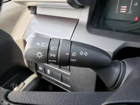 Used 2025 Toyota Tacoma SR5 AWD/4WD image 20