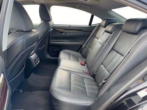 Used 2018 Lexus ES 350 w/ Ultra Luxury Package FWD image 25