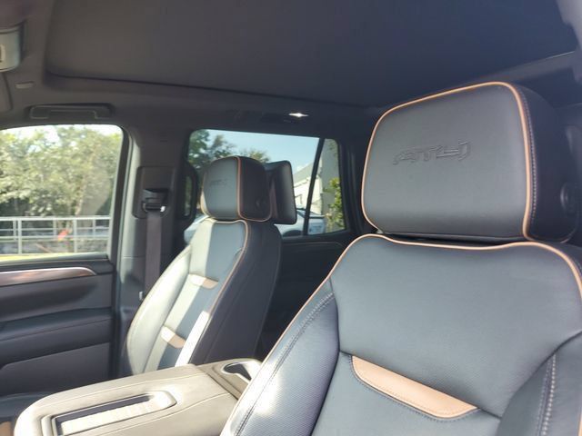 Used 2023 GMC Yukon AT4 w/ AT4 Premium Package AWD/4WD image 21