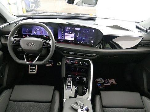 Used 2025 Audi Q5 2.0T Premium Plus w/ Premium Plus Package AWD/4WD image 8