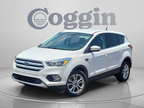 Used 2019 Ford Escape SE FWD image 1