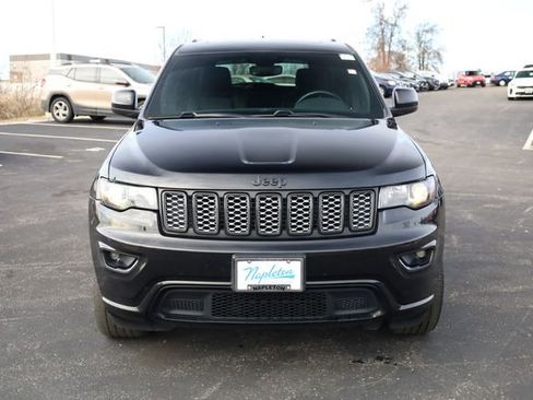 Used 2020 Jeep Grand Cherokee Altitude image 3