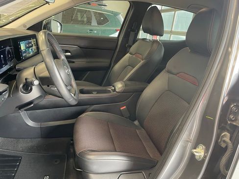 Certified 2025 Nissan Kicks SR FWD image 10