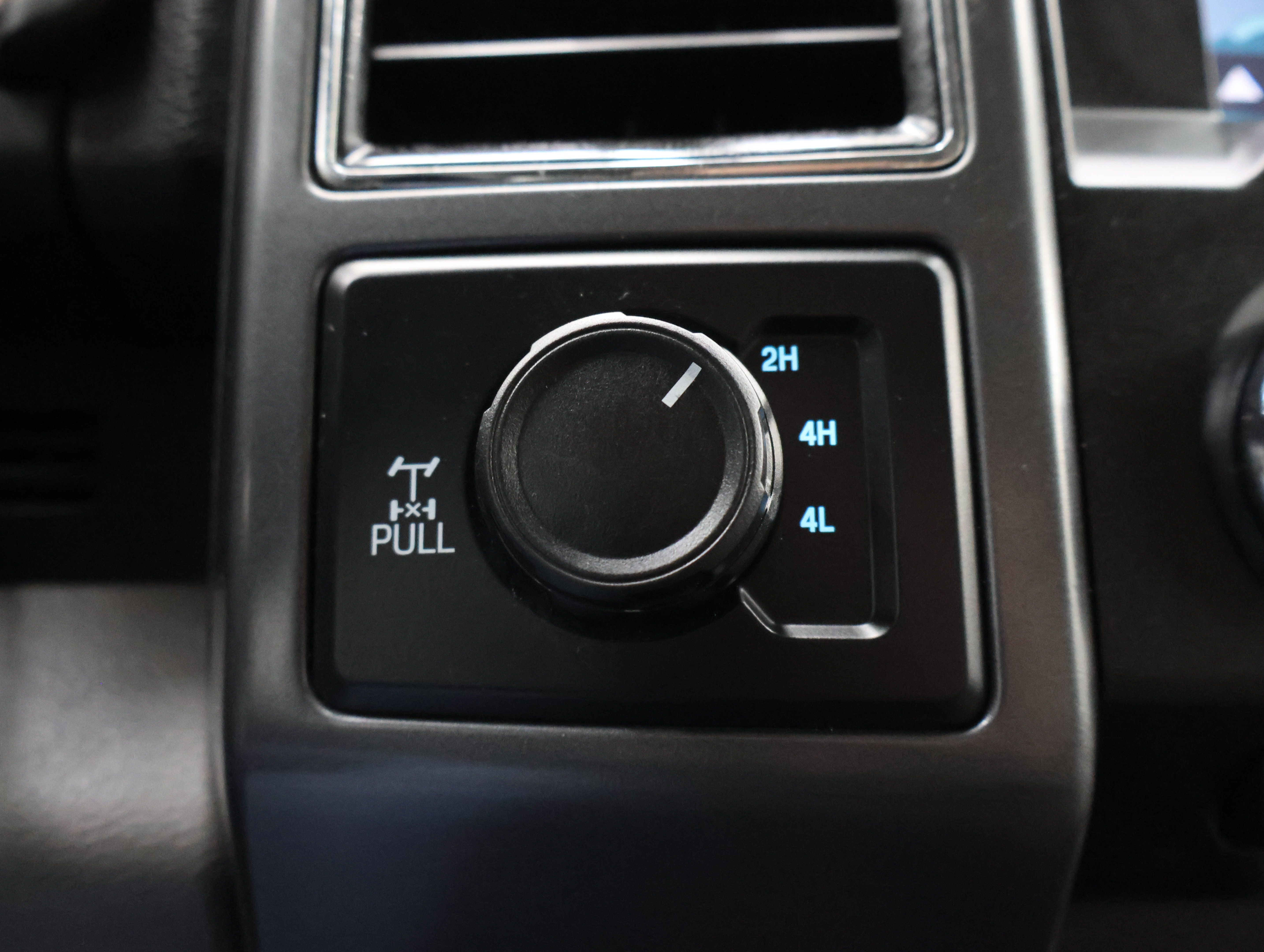 Used 2018 Ford F150 XLT w/ Equipment Group 302A Luxury AWD/4WD image 42