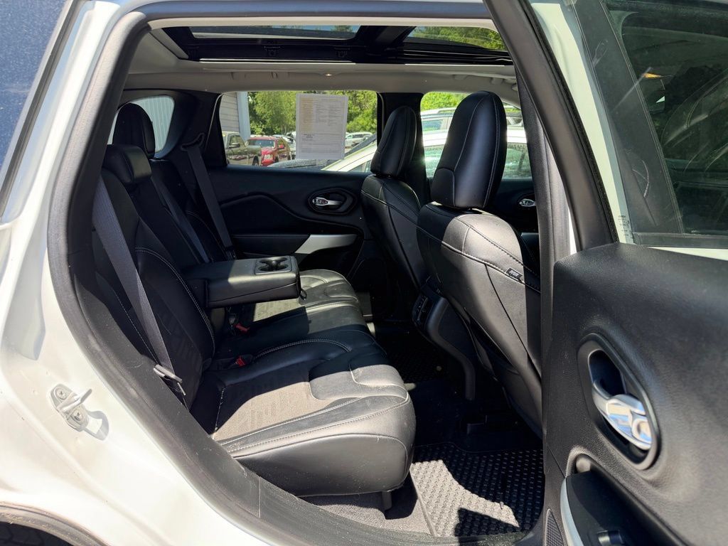 Used 2022 Jeep Cherokee Latitude w/ Sun & Sound Group AWD/4WD image 13