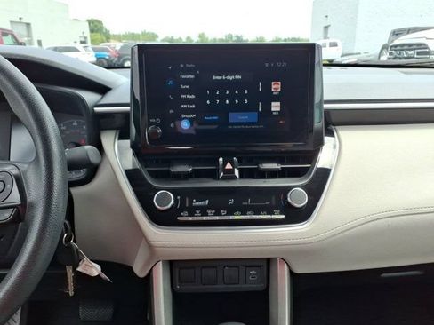Used 2025 Toyota Corolla Cross L FWD image 10