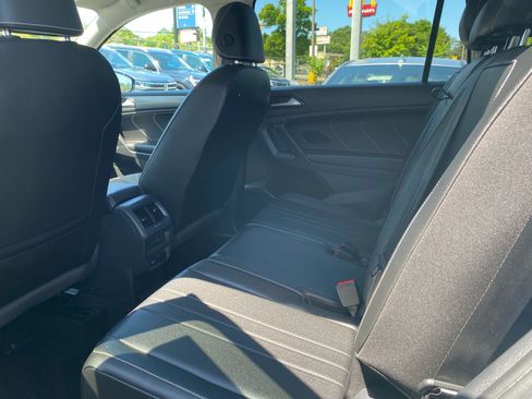 Certified 2023 Volkswagen Tiguan SE FWD image 19