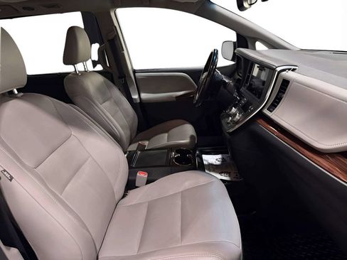 Used 2017 Toyota Sienna Limited AWD/4WD image 12