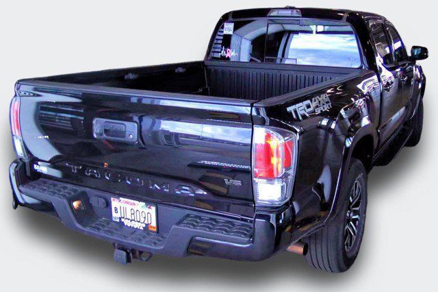 Used 2020 Toyota Tacoma TRD Sport w/ Technology Package AWD/4WD image 3
