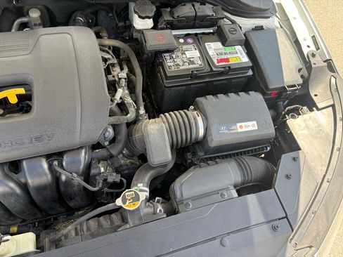 Used 2019 Hyundai Elantra SE w/ Cargo Package FWD image 54