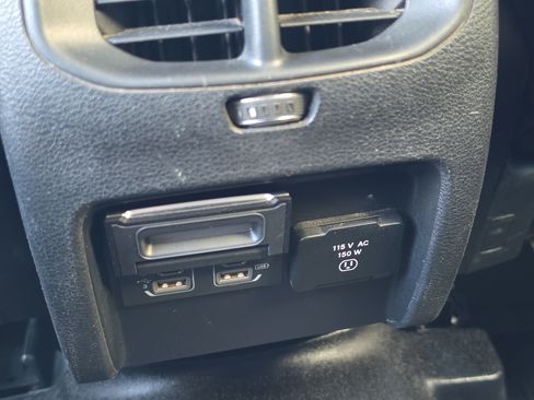 Used 2019 Jeep Cherokee Limited AWD/4WD image 15