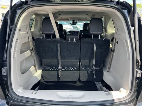 Used 2023 Chrysler Pacifica Touring-L FWD image 22