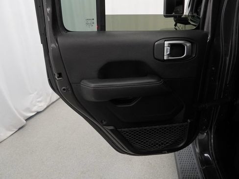 Used 2020 Jeep Wrangler Unlimited Sahara w/ Cold Weather Group AWD/4WD image 26