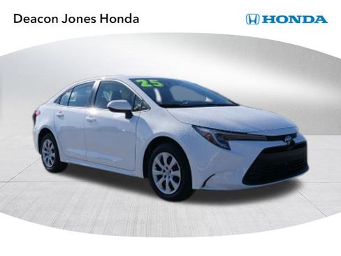 Used 2025 Toyota Corolla LE image 1