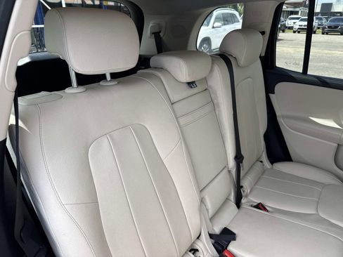 Used 2021 Mercedes-Benz GLB 250 w/ Premium Package image 11