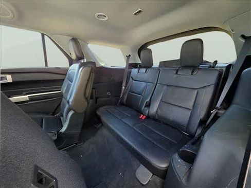Used 2022 Ford Explorer XLT w/ Equipment Group 202A AWD/4WD image 19