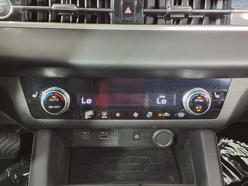 Used 2024 Mitsubishi Outlander SE AWD/4WD image 20