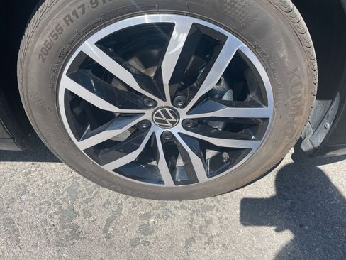 Used 2025 Volkswagen Jetta SE image 31